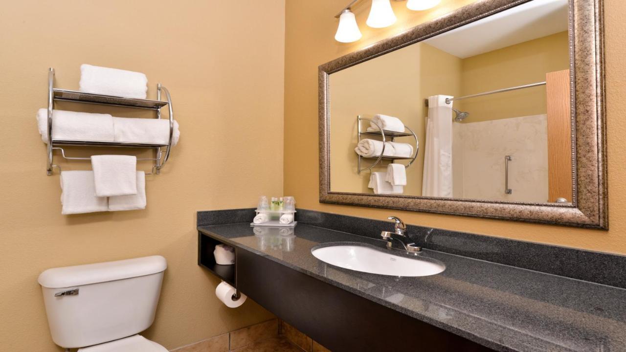 Holiday Inn Express Hotel & Suites Cincinnati-North/Шаронвилл Экстерьер фото