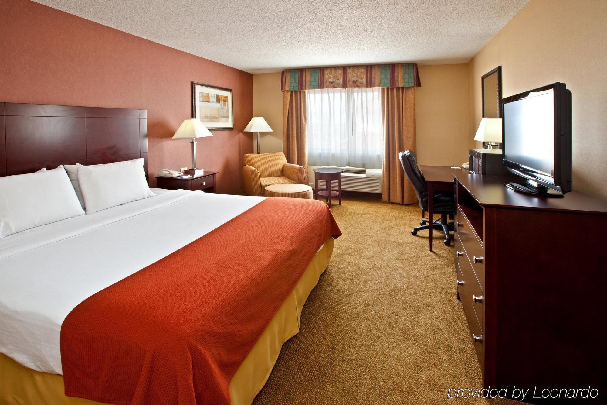 Holiday Inn Express Hotel & Suites Cincinnati-North/Шаронвилл Экстерьер фото