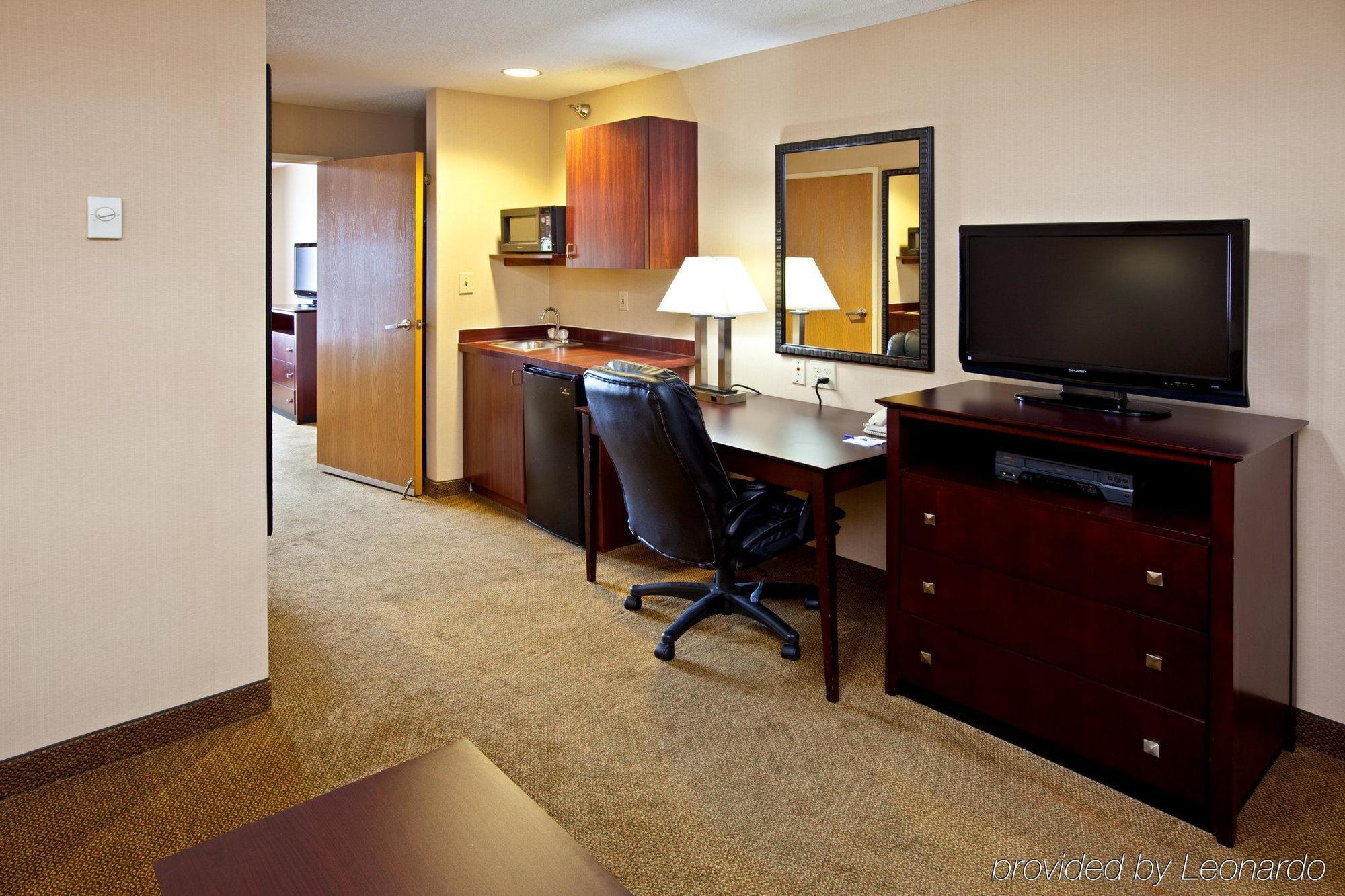 Holiday Inn Express Hotel & Suites Cincinnati-North/Шаронвилл Экстерьер фото