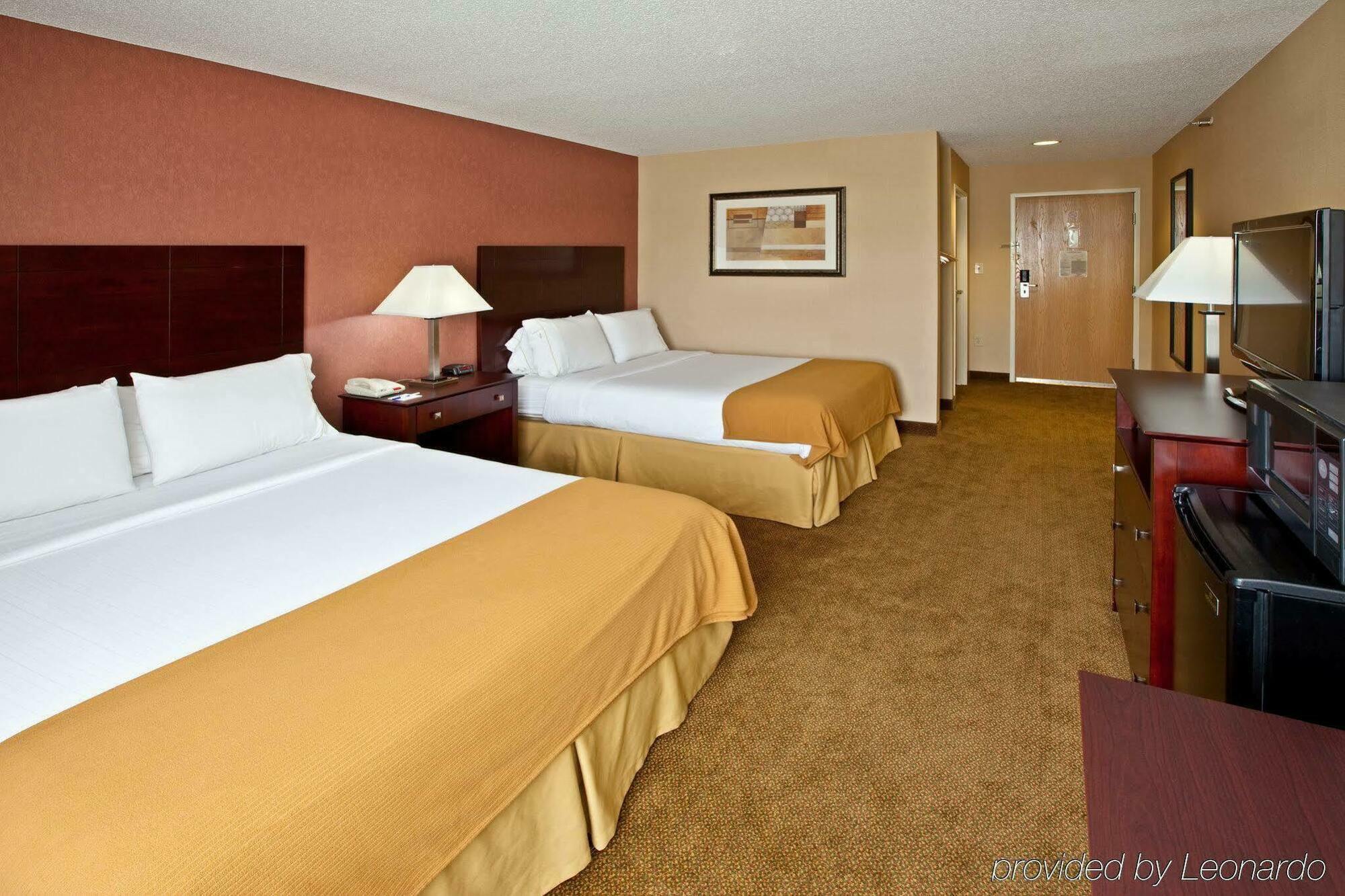 Holiday Inn Express Hotel & Suites Cincinnati-North/Шаронвилл Экстерьер фото